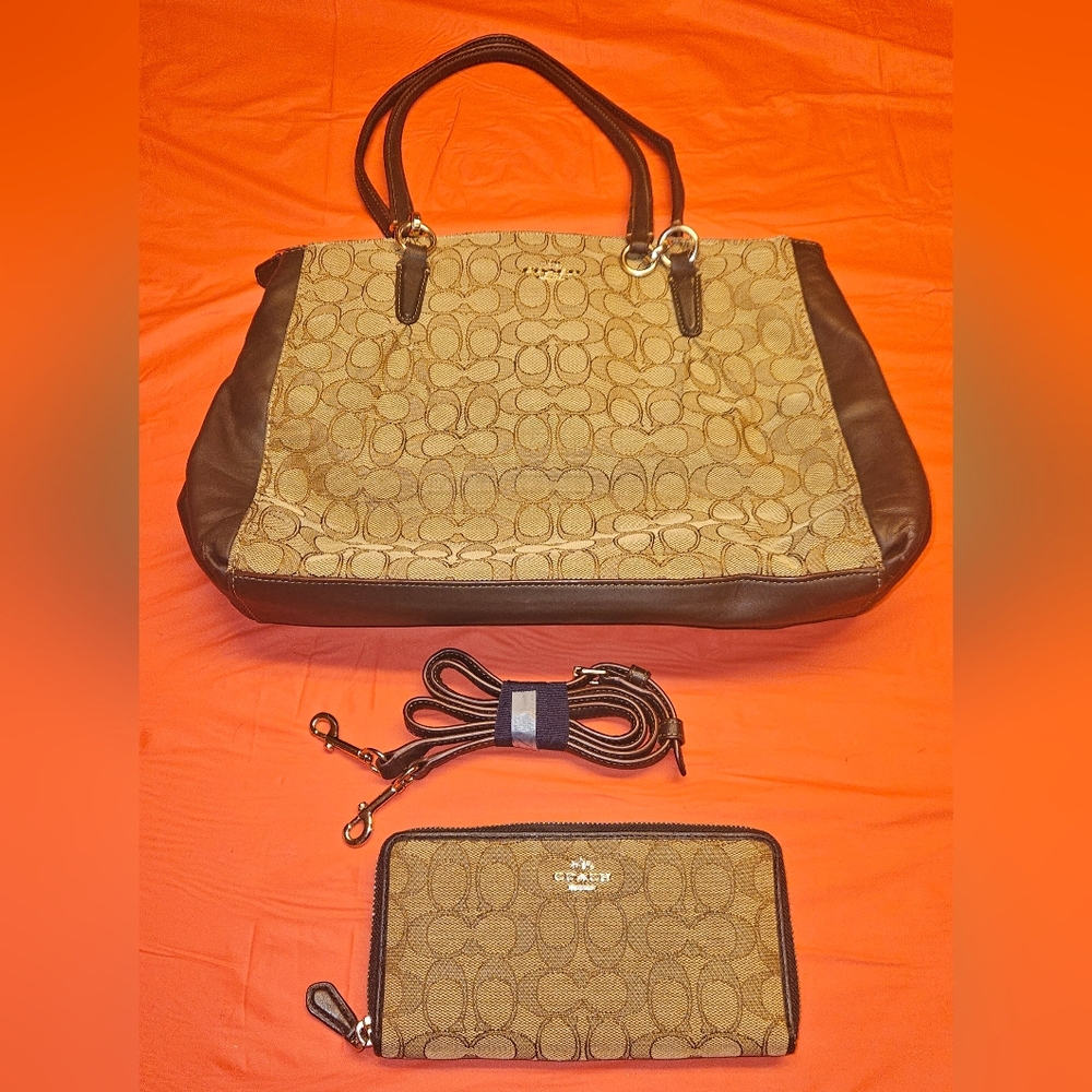 Coach Brown & Tan Signature Tote Bag w/Wallet Excellent Pre-Owned Condition